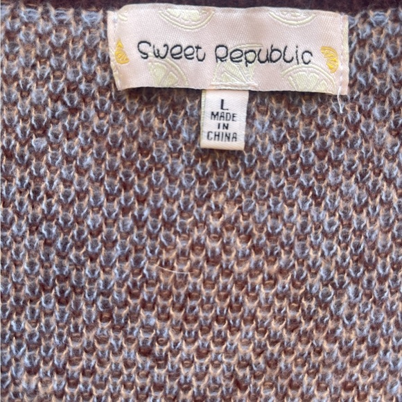 Sweet Republic Stylish Argyle V-Neck Cardigan in Blue and Tan - Picture 2 of 4